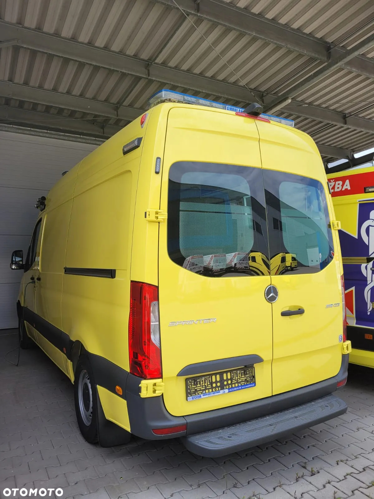 Mercedes-Benz Sprinter - 11