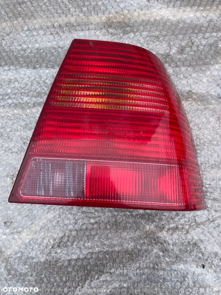 LAMPA PRAWY TYŁ VW BORA SEDAN - 1