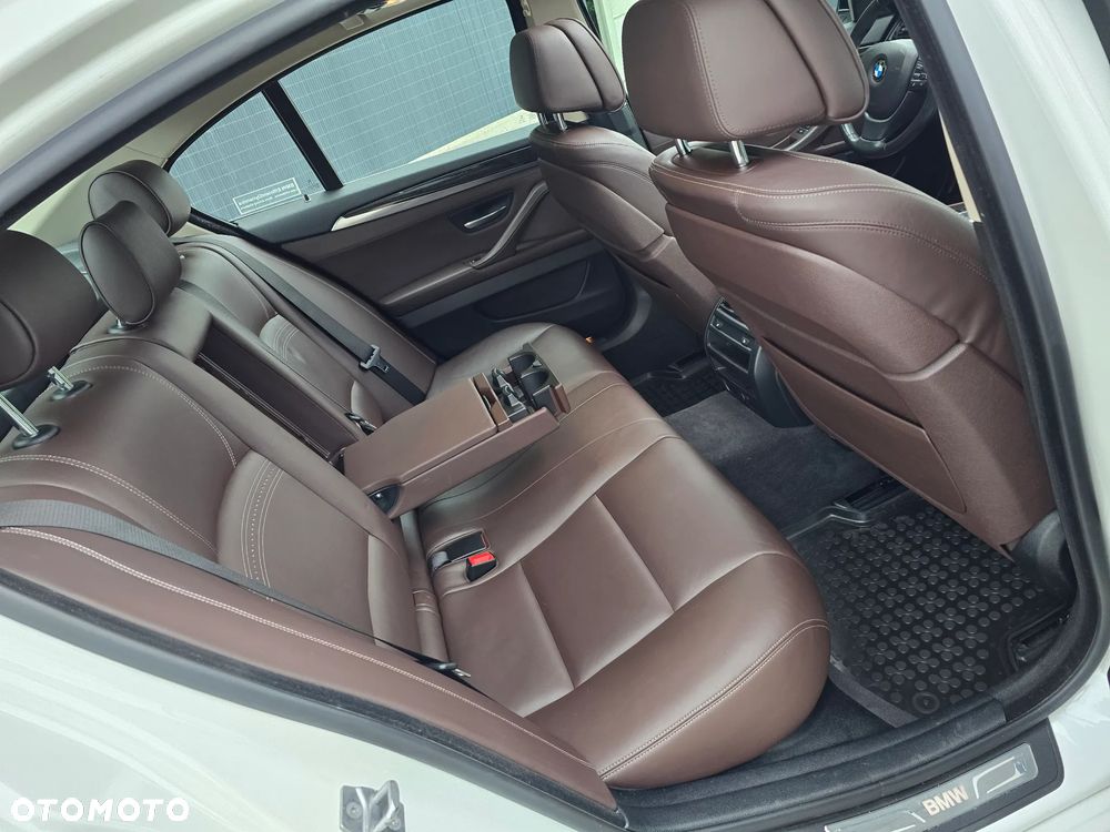 BMW Seria 5 535i xDrive Sport-Aut Luxury Line - 40