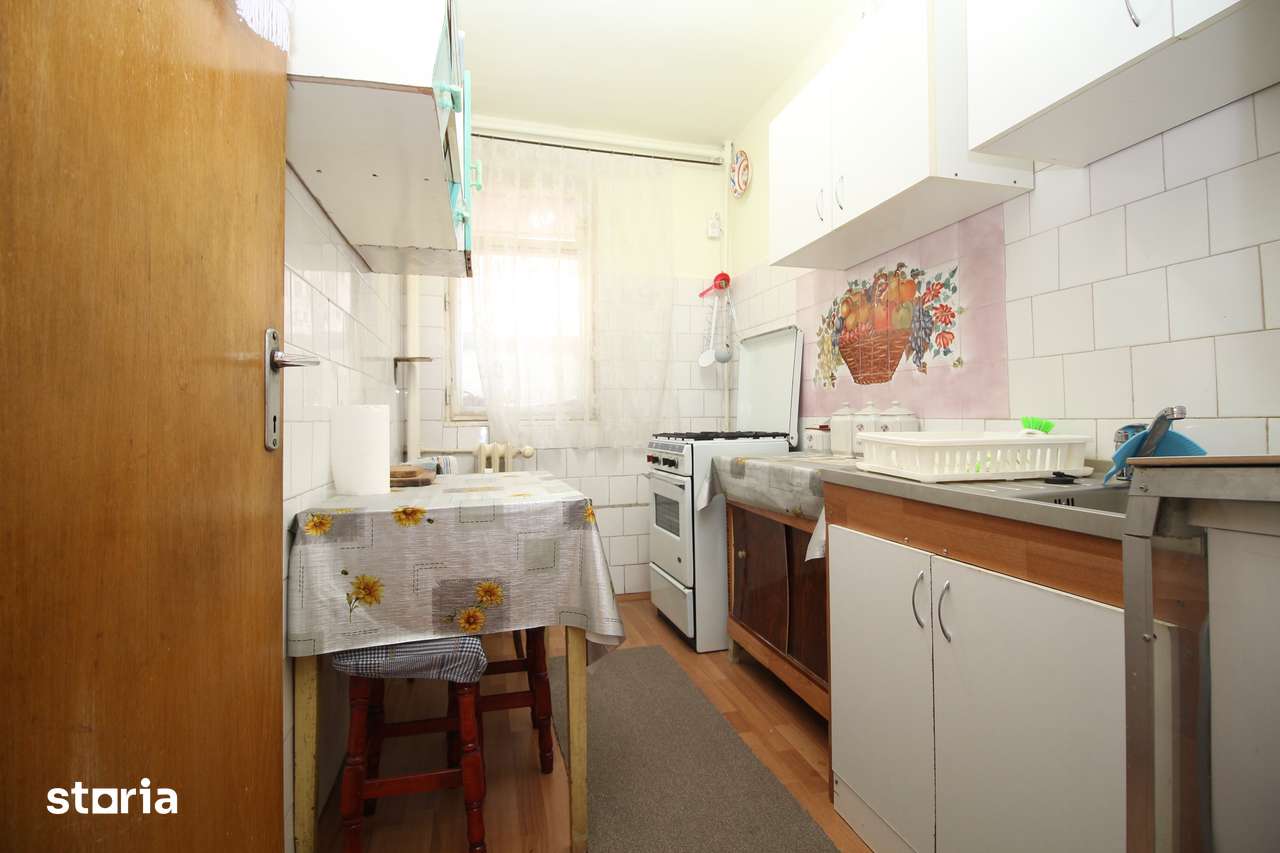 Baba Novac - Titan, 3 camere la etajul 1, decomandat, 56 mp — fotografia 1