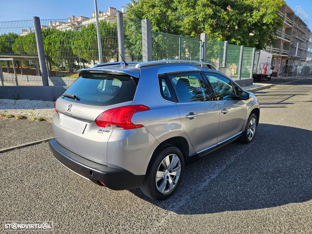 Peugeot 2008 1.2 PureTech Allure - 17