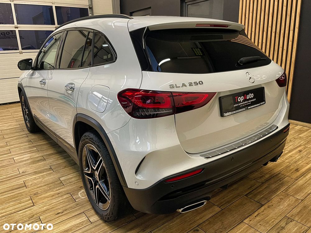 Mercedes-Benz GLA 250 AMG Line - 10