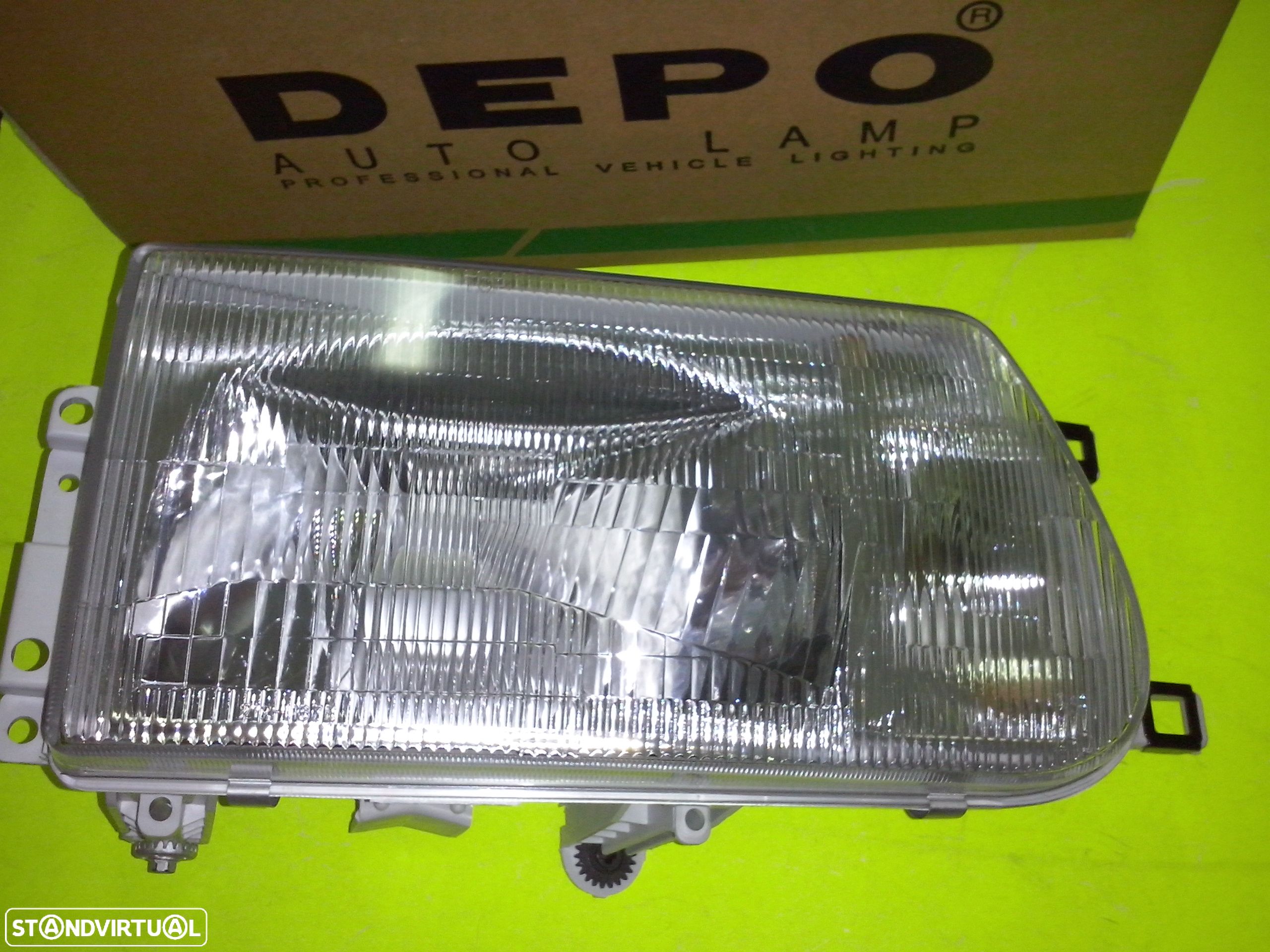 Farol / faróis da frente Toyota Dyna 250 e 280 (novos) - 1