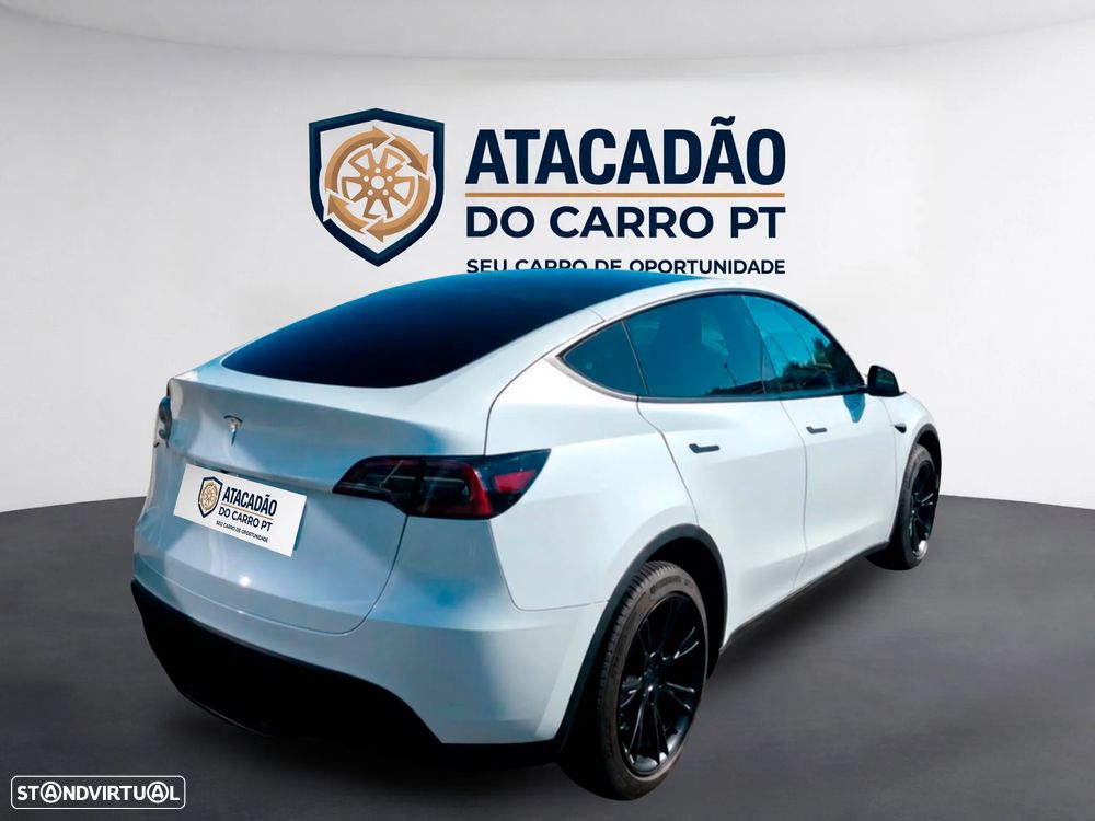 Tesla Model Y - 8