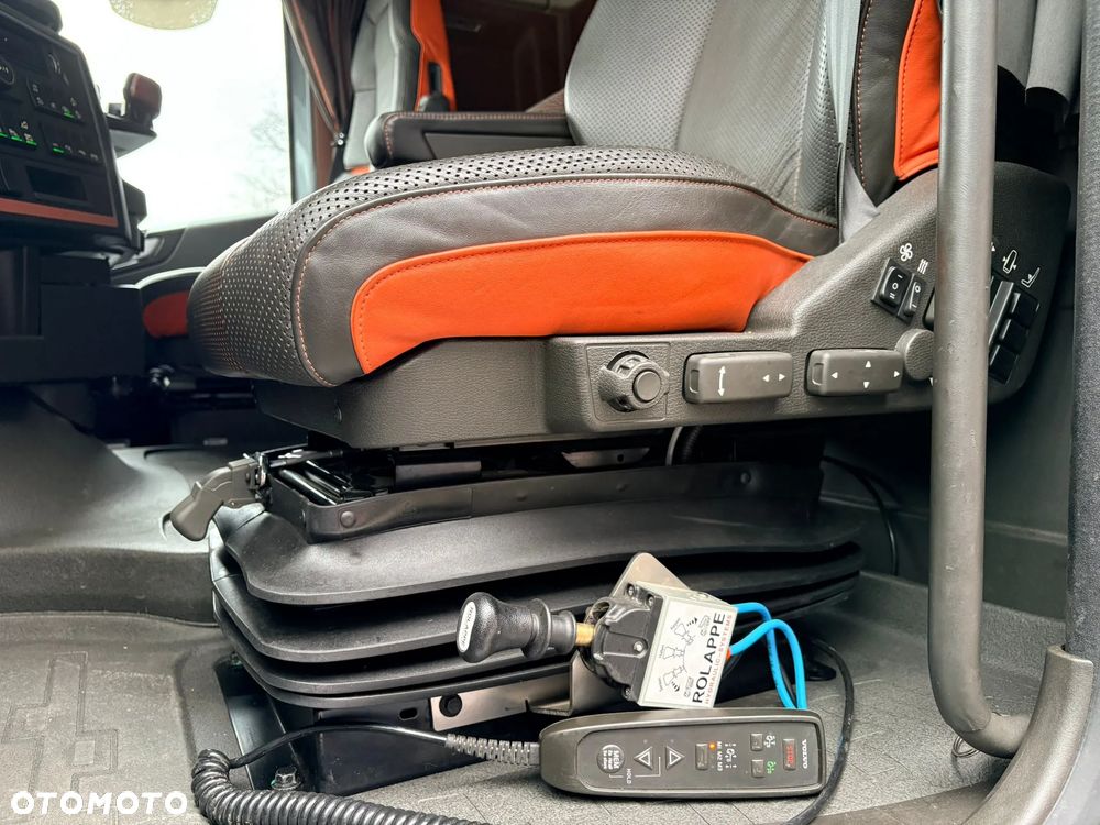 Volvo FH750 6x4 Euro 6, dwuobwodowa hydraulika - 19