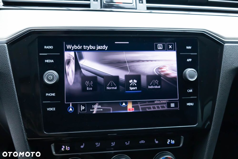 Volkswagen Passat Variant 2.0 TSI Business DSG - 24