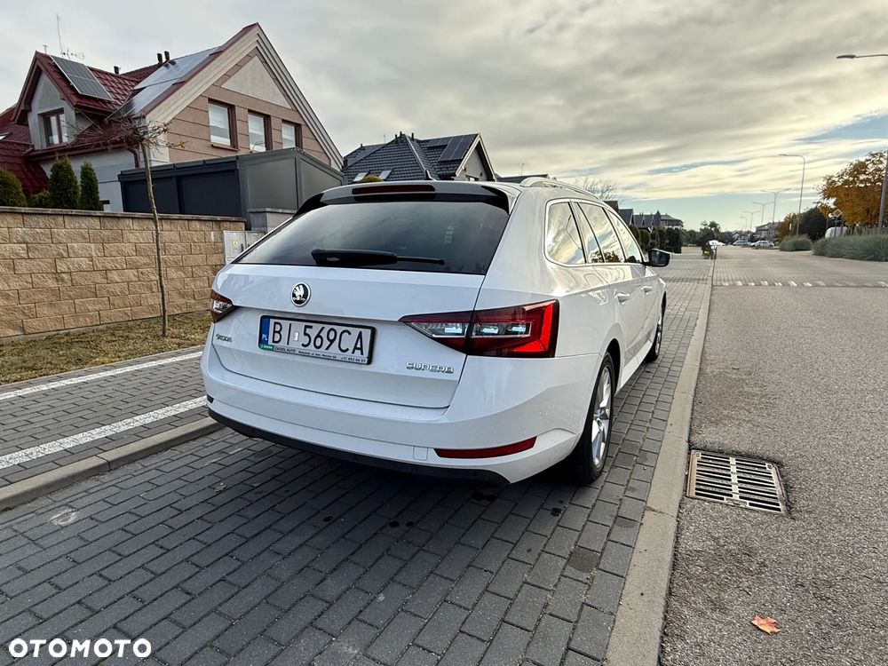 Skoda Superb 2.0 TDI Ambition DSG - 4