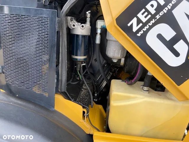 Caterpillar 906M - 18