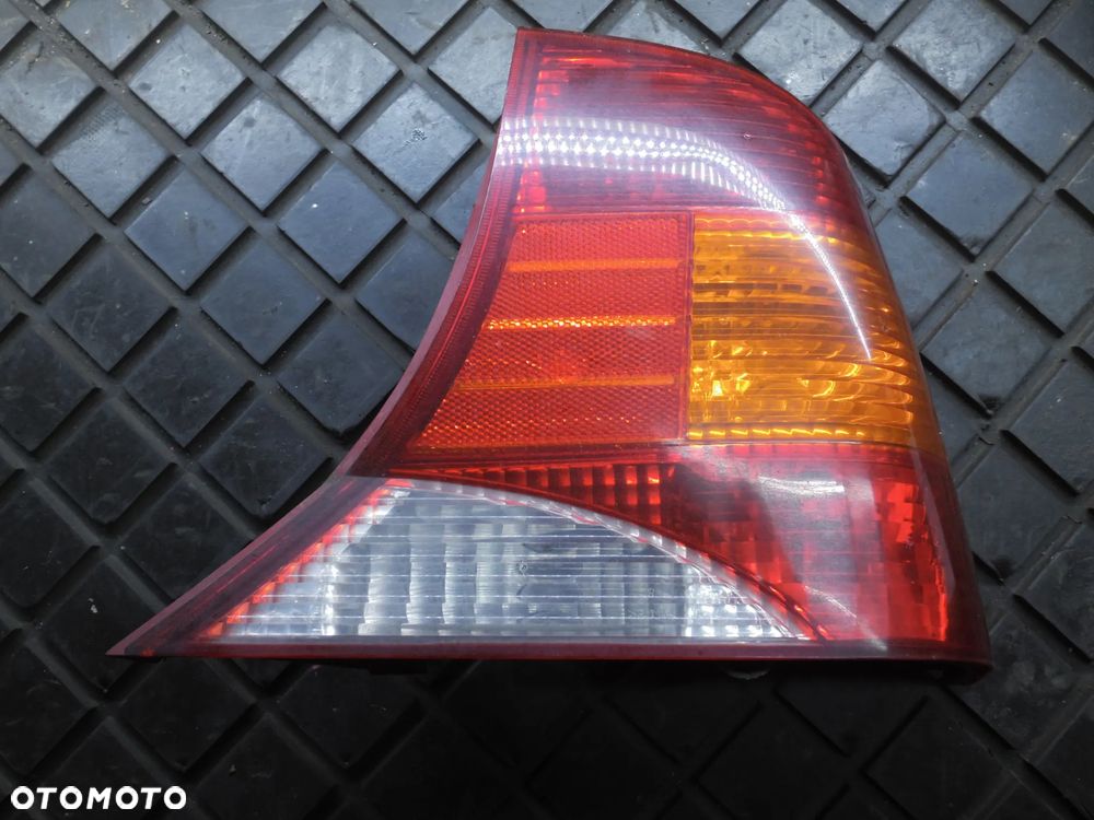 Lampa tył PRAWY Ford Focus mk1 lift sedan - 1