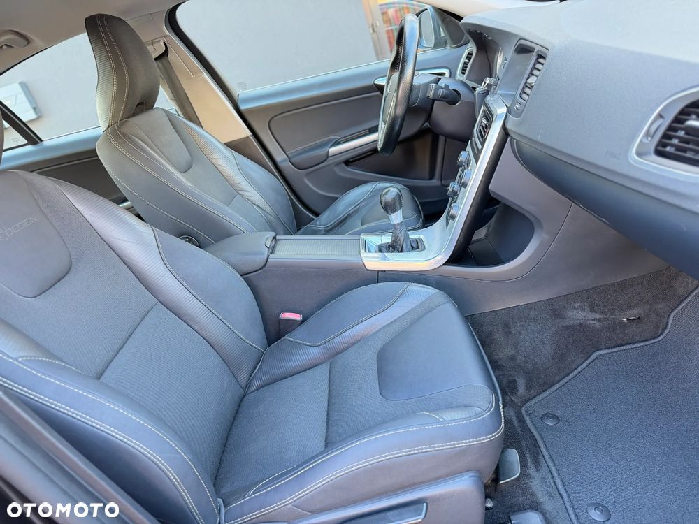 Volvo S60 D4 R-Design - 32