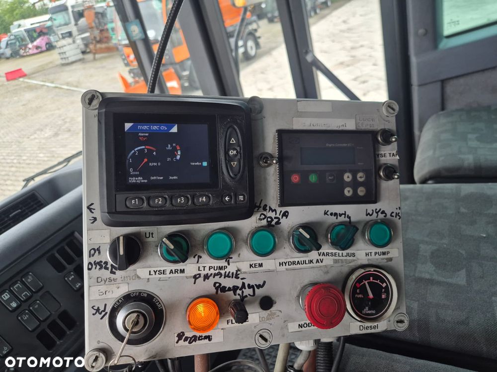 Mercedes-Benz Econic 2629 6X2 / SYSTEM CZYSZCZENIA DRÓG LUB TUNELI / ARMATKA NA WODĘ  / 300 LITRÓW NA MINUTE / CZYSZCZENIE TUNELI I BANERÓW / CZYSZCZENIE DRÓG / UTRZYMYWANIE CZYSTOSCI / EURO 5 / SERWISOWANY / 10500L + 500L / PODGRZEWANIE WODY / GENERATOR PRĄDU - 40