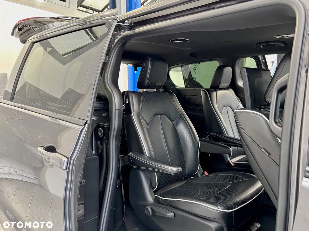 Chrysler Pacifica - 15