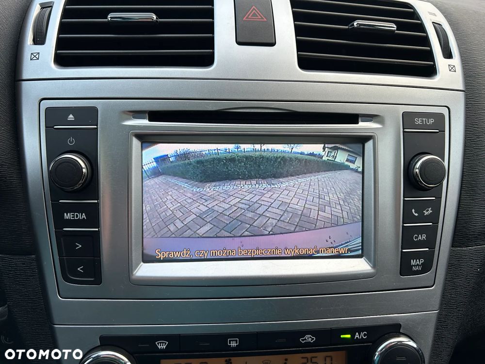 Toyota Avensis 1.8 Sol NAVI - 29