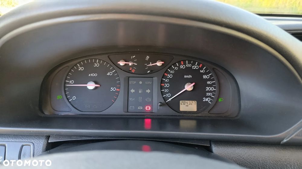 Renault Laguna 1.9 dCi Confort Authentique - 9