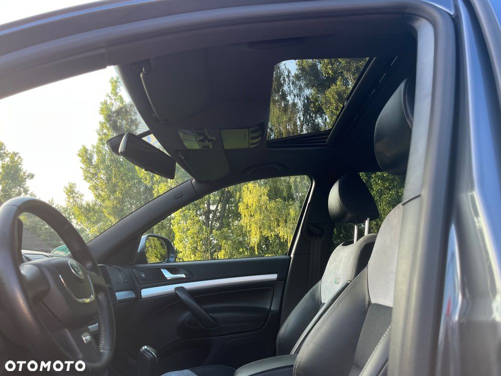 Skoda Octavia 2.0 TDI CR DPF RS - 9