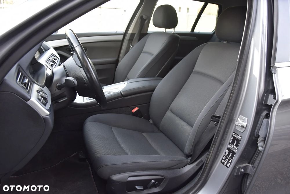 BMW Seria 5 520d xDrive - 25