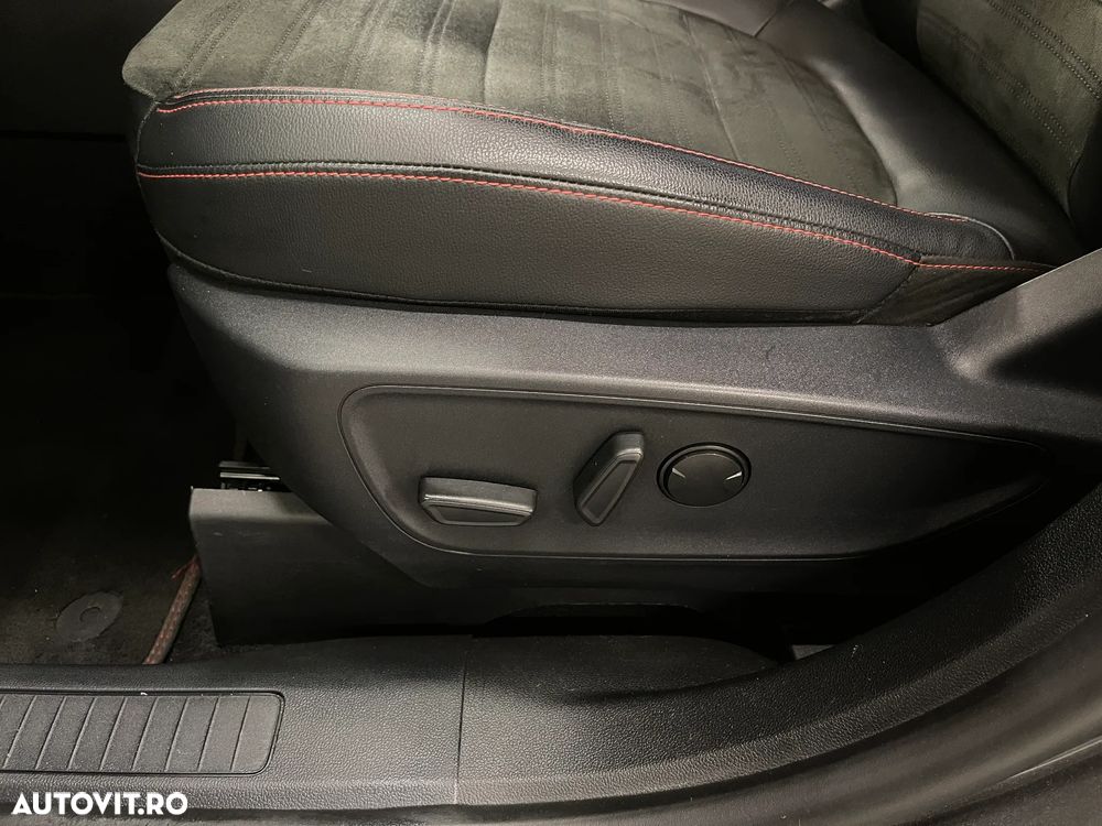 Ford Kuga 2.5 Duratec FHEV 4x4 ST-LINE X - 23