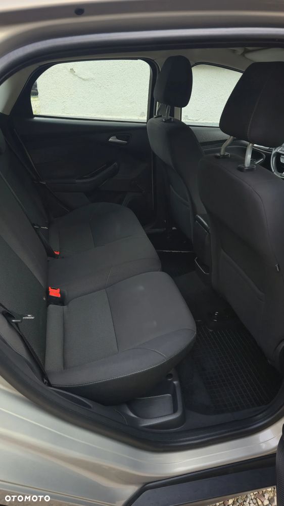 Ford Focus 1.6 SYNC Edition - 16