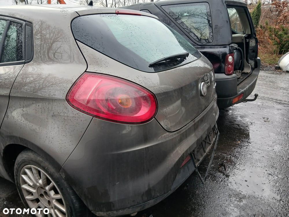 Fiat Bravo II Klapa bagażnika, zderzak tylny, lampy tylne lewa, prawa - 2