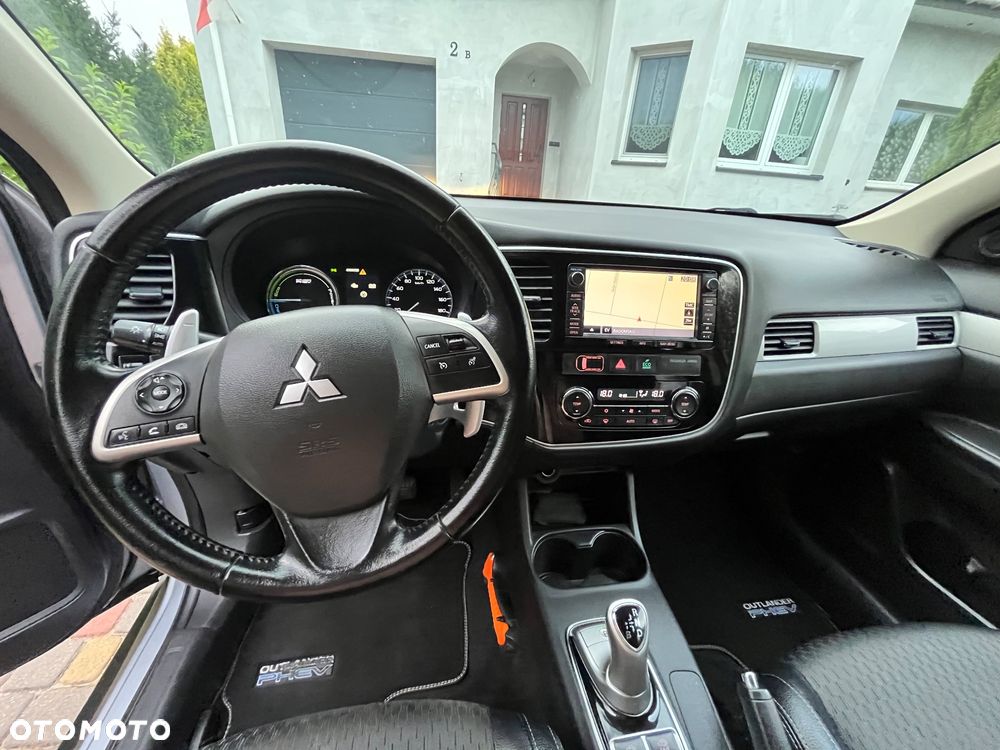 Mitsubishi Outlander - 11
