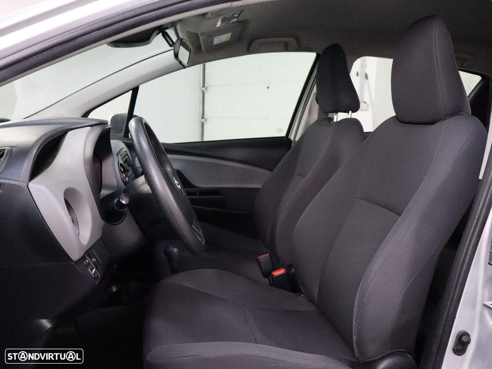 Toyota Yaris 1.5 HSD Active - 6