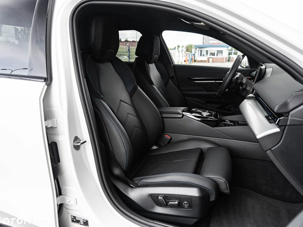 BMW Seria 5 520d xDrive - 25