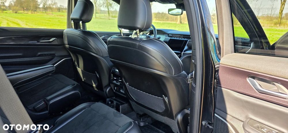 Jeep Grand Cherokee - 27