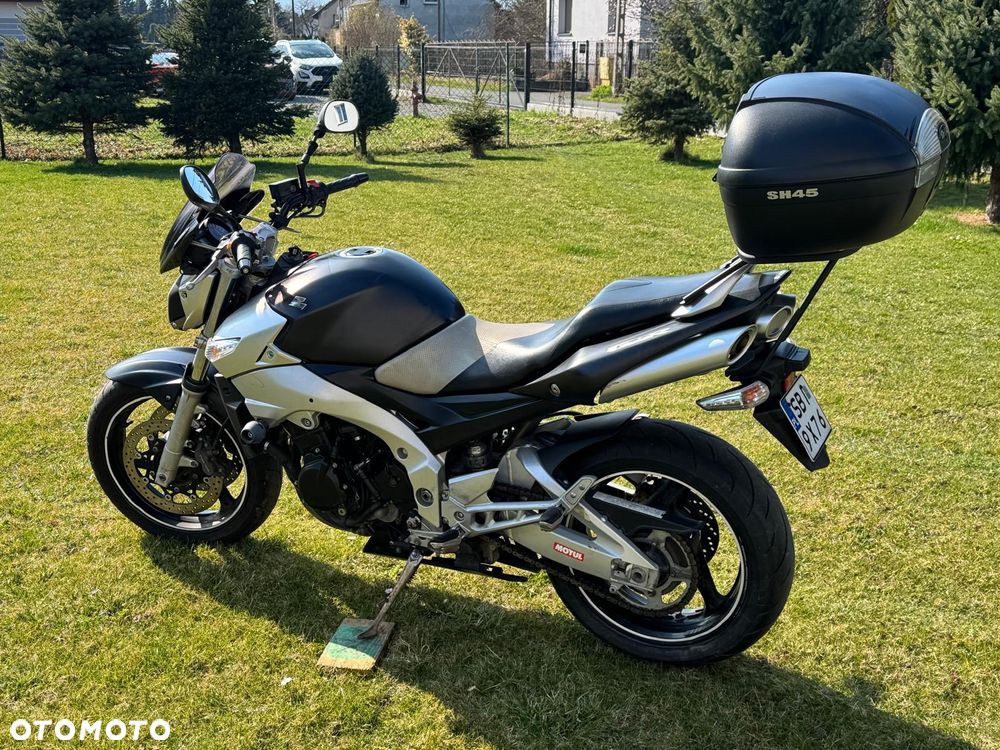 Suzuki GSR - 9
