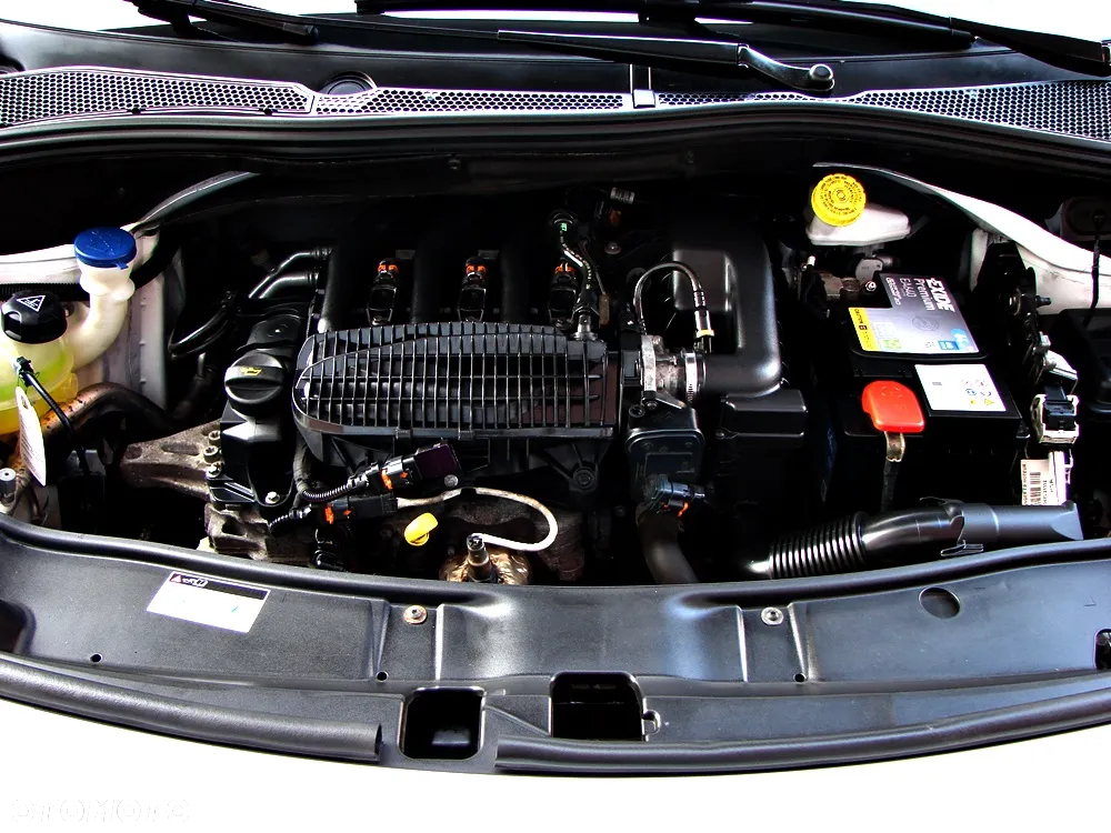 Peugeot 2008 1.2 Pure Tech Style EU6 - 10