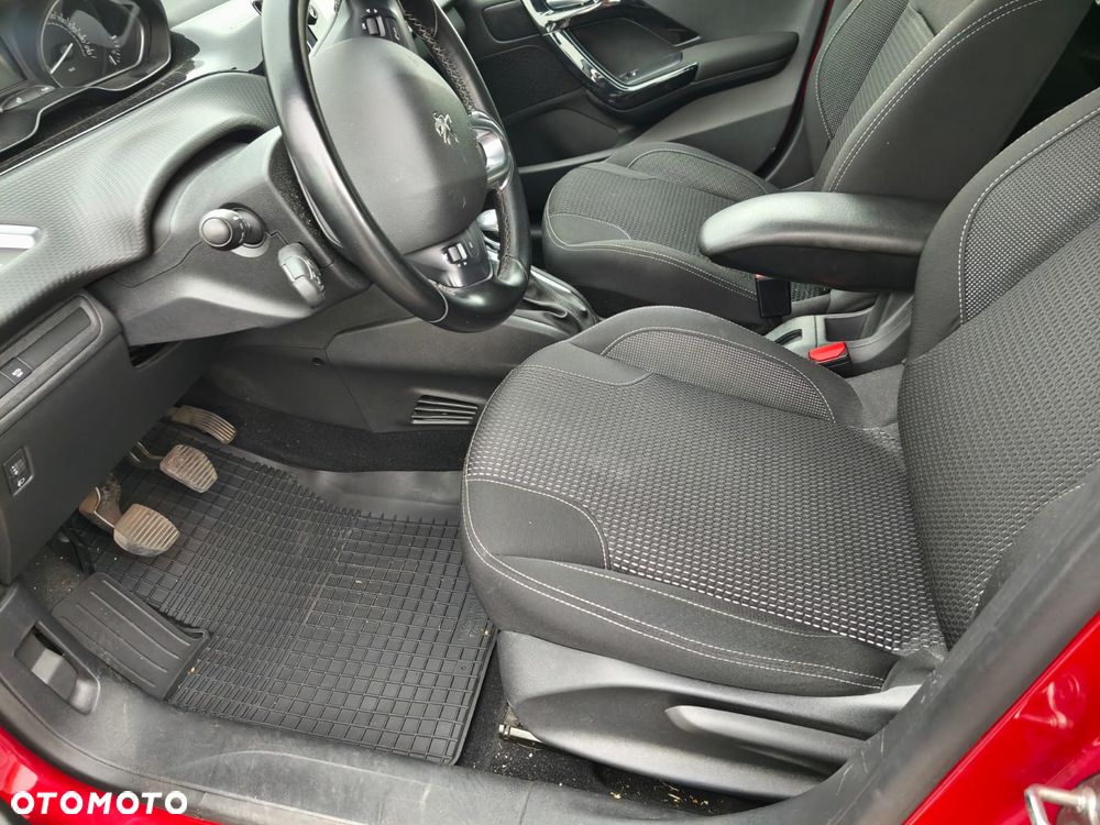 Peugeot 208 1.2 PureTech GPF Allure S&S - 8