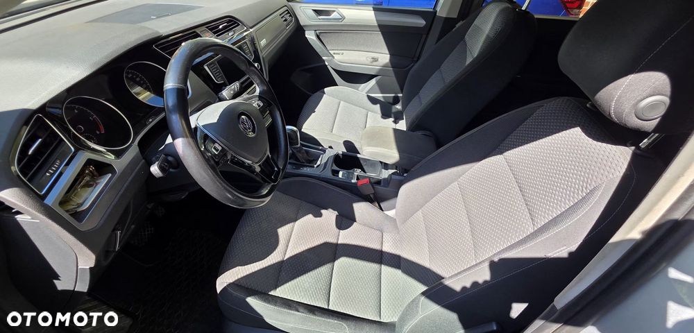 Volkswagen Touran 2.0 TDI BMT Comfortline DSG - 11