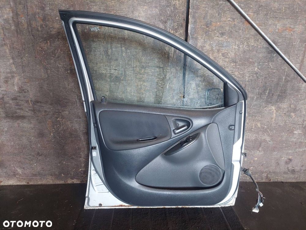 DRZWI KOMPLETNE LEWY PRZÓD TOYOTA YARIS I 5D 1E7 ID: 237896 - 6