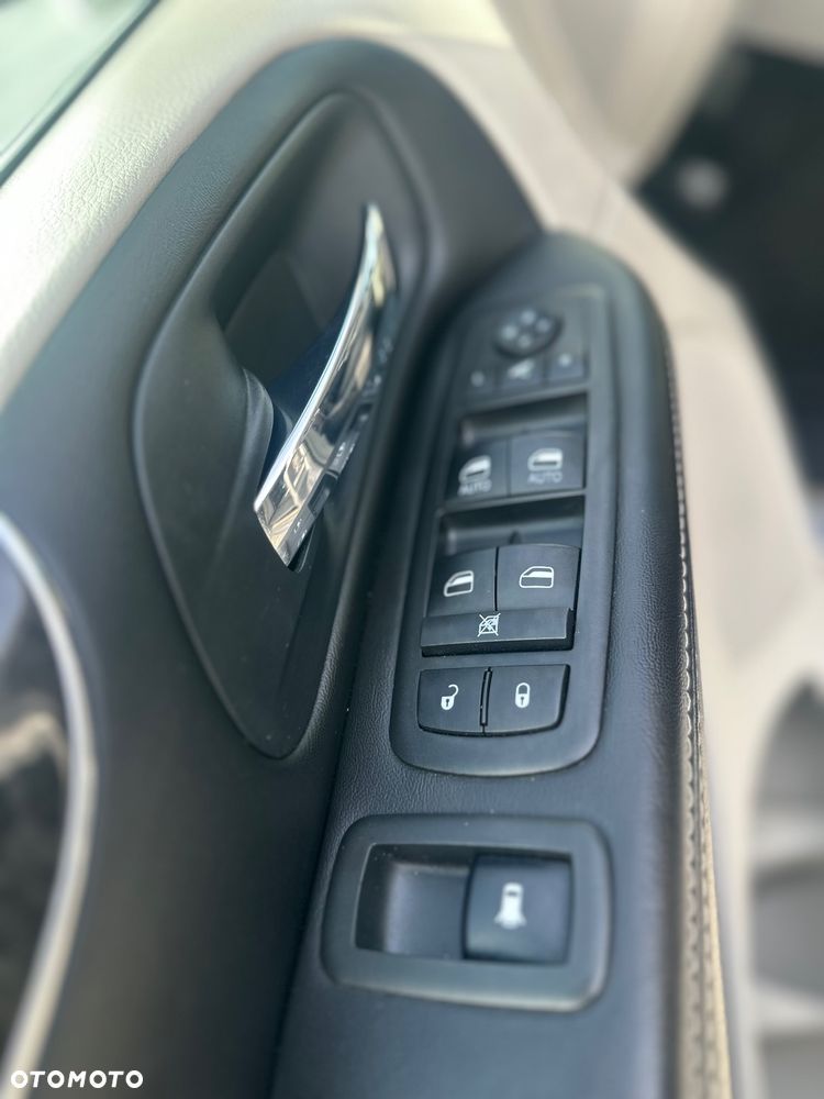 Lancia Voyager 2.8 Multijet 16v Platinum - 29