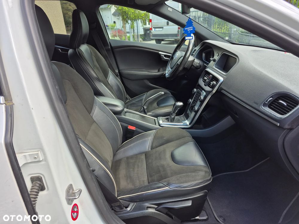 Volvo V40 D2 Drive-E R-Design Momentum - 30