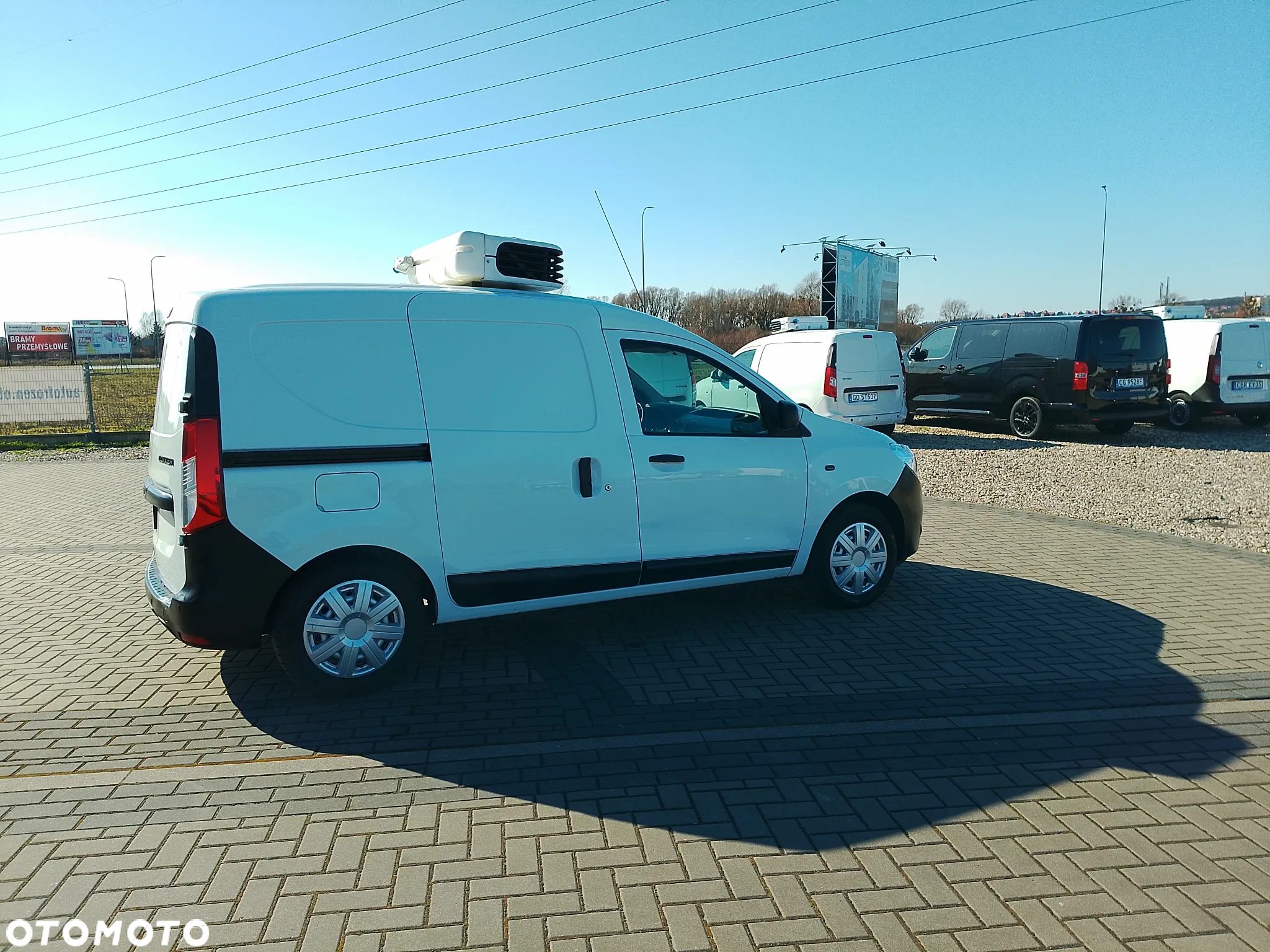 Dacia Dokker L2 Maxi Nowa Izoterma Chłodnia Mroźnia 2 x drzwi boczne Carrier 220V Lpg PL - 31