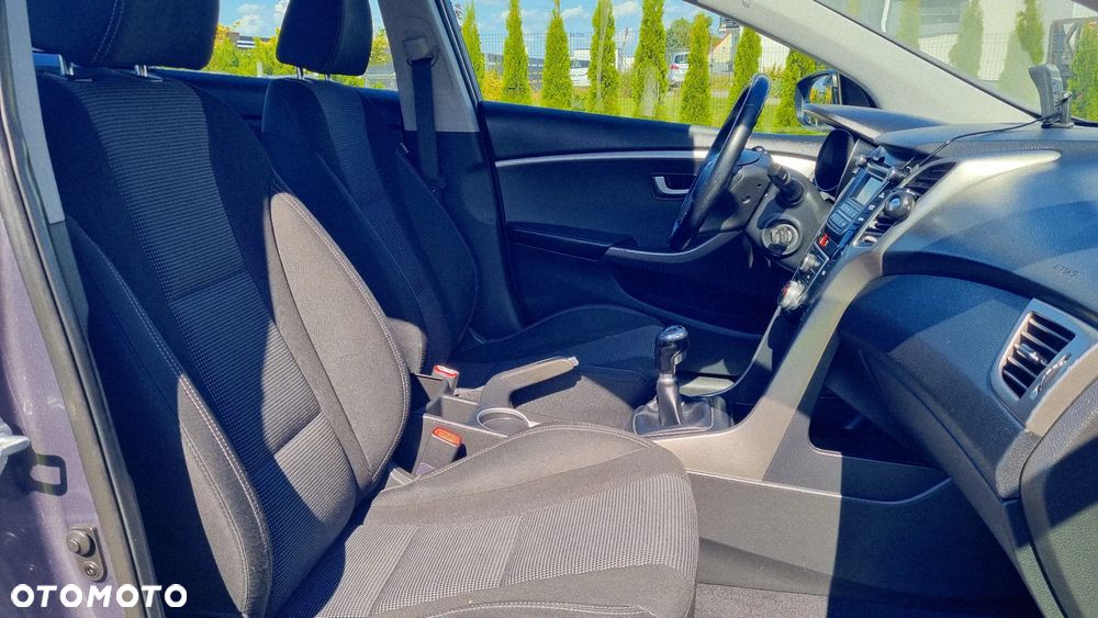 Hyundai i30 blue Kombi 1.4 Style - 17