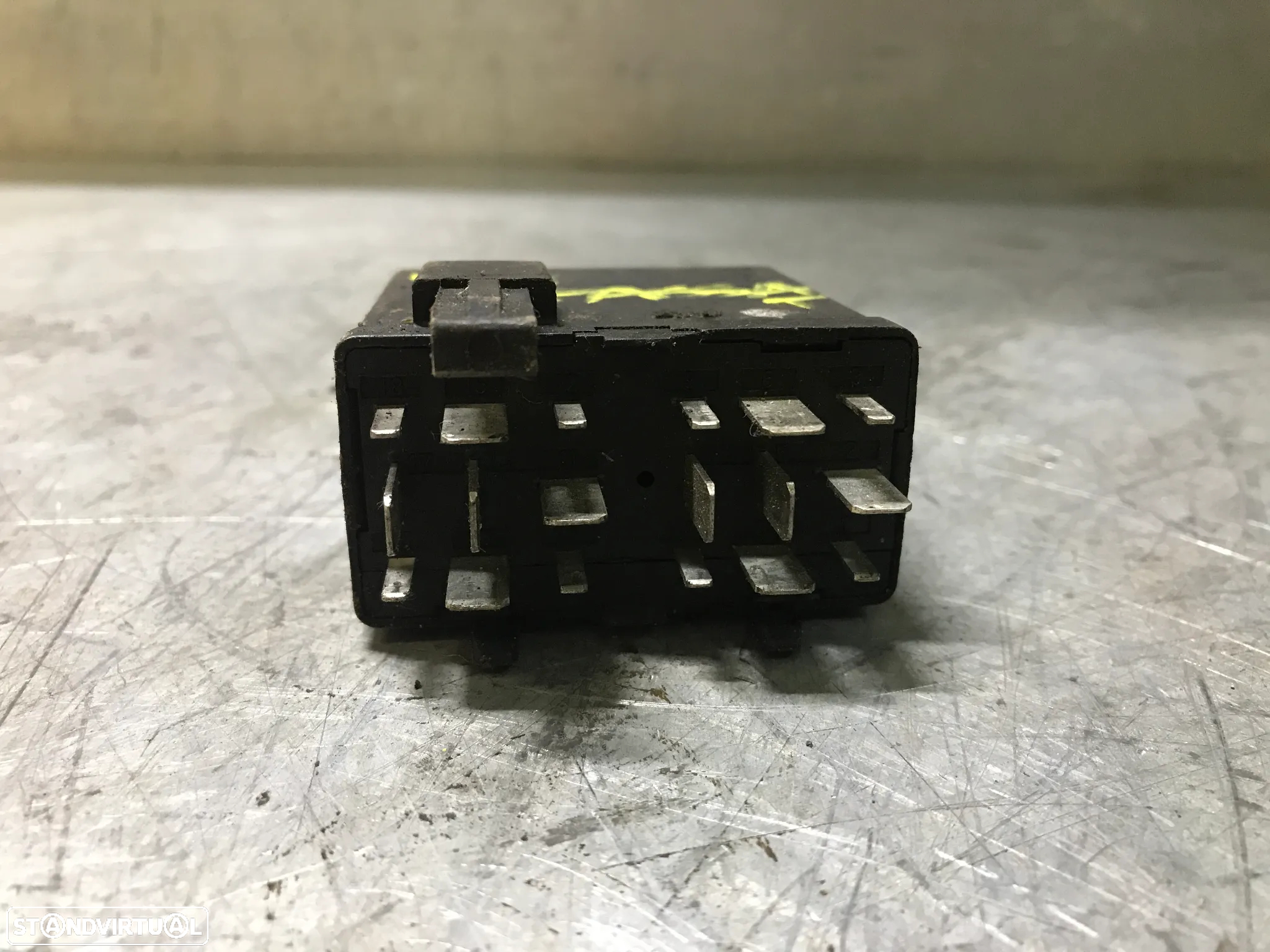 RELÉ DAS VELAS VOLKSWAGEN GOLF III / IBIZA 028906124B 05340440 - 2