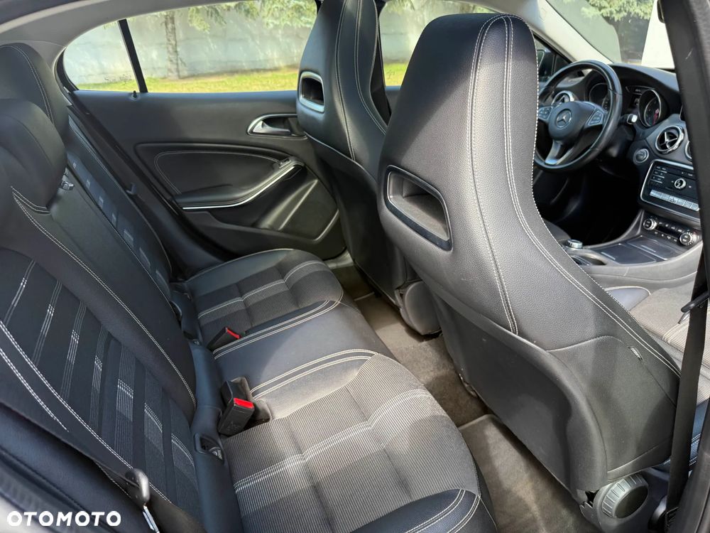 Mercedes-Benz GLA 180 (CDI) d 7G-DCT AMG Line - 17