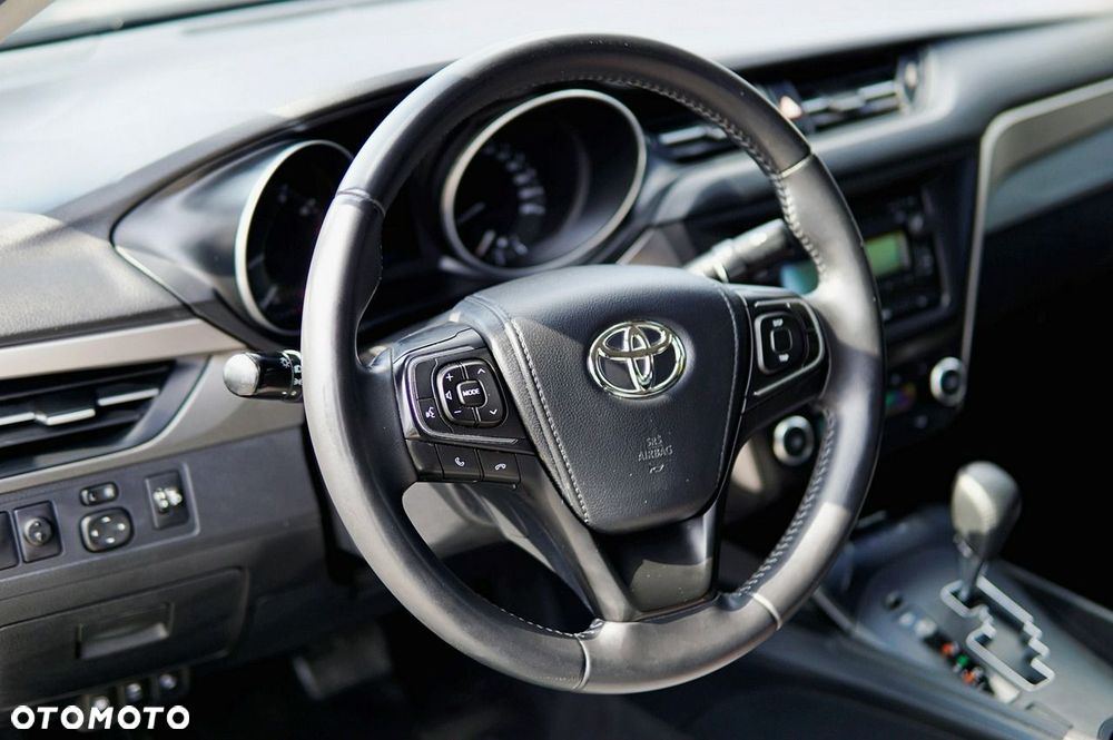 Toyota Avensis 1.8 Active MS - 12