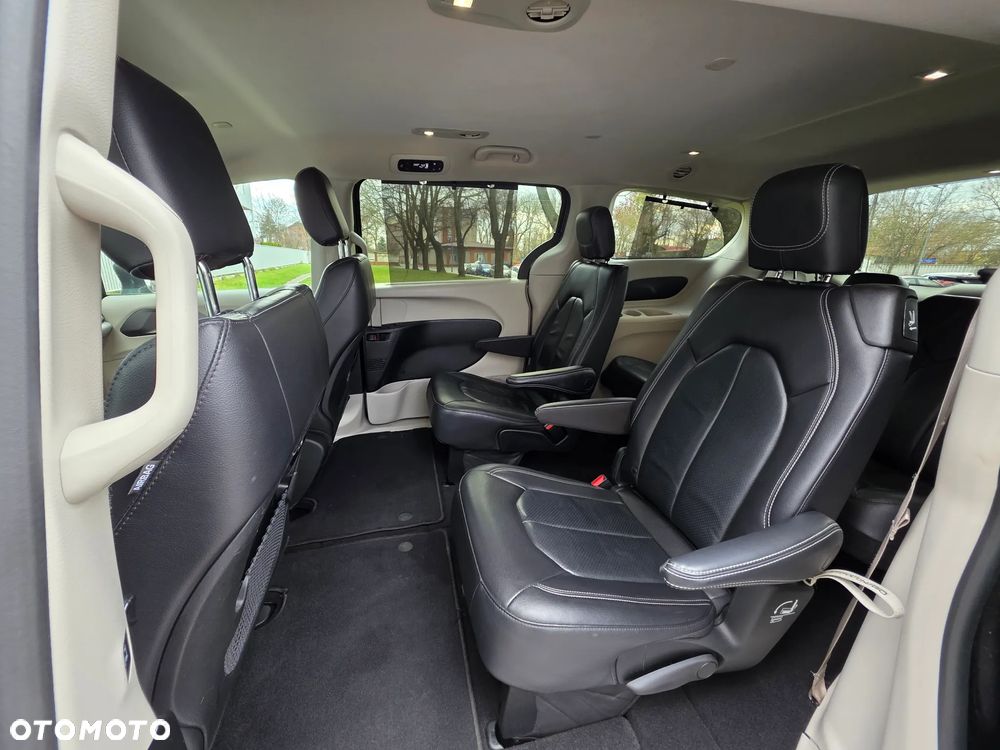 Chrysler Pacifica - 21