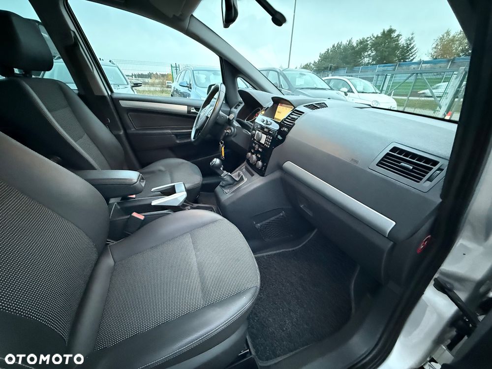 Opel Zafira 1.8 Cosmo - 23