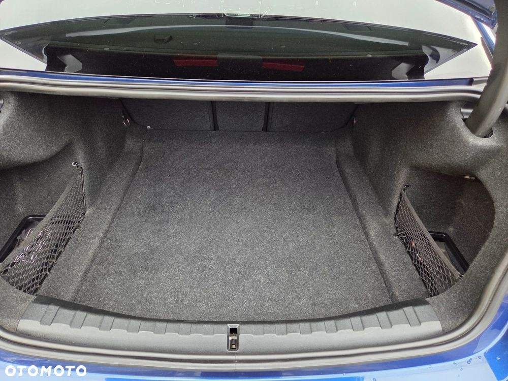 BMW Seria 3 320d Sport Line - 11