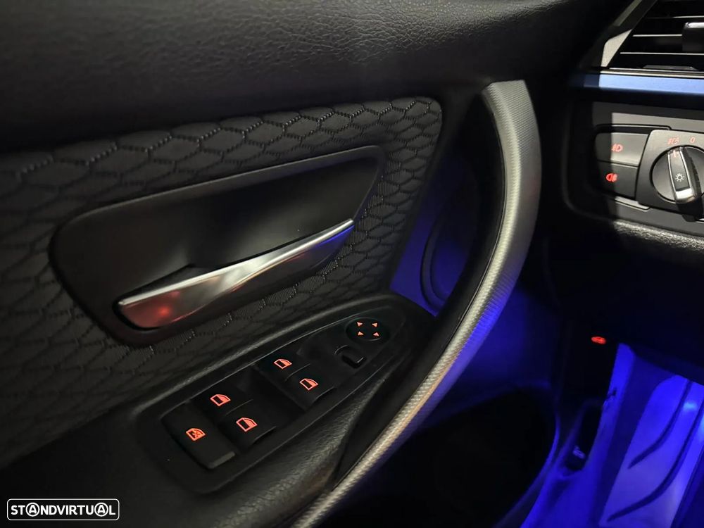 BMW 320 d Touring Auto Pack M - 20