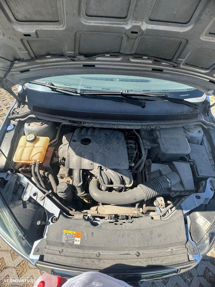 Ford Focus SW 1.4 Sport - 13