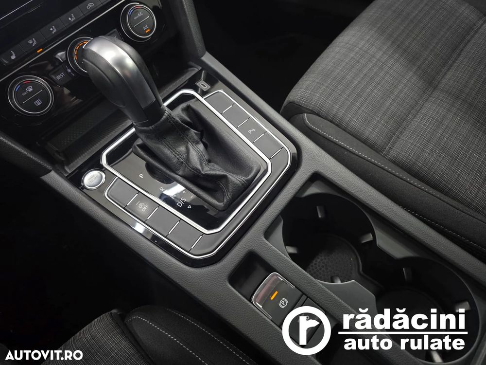 Volkswagen Passat 1.6 TDI DSG Comfortline - 11