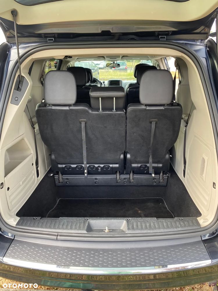 Chrysler Town & Country 3.6 Limited - 7