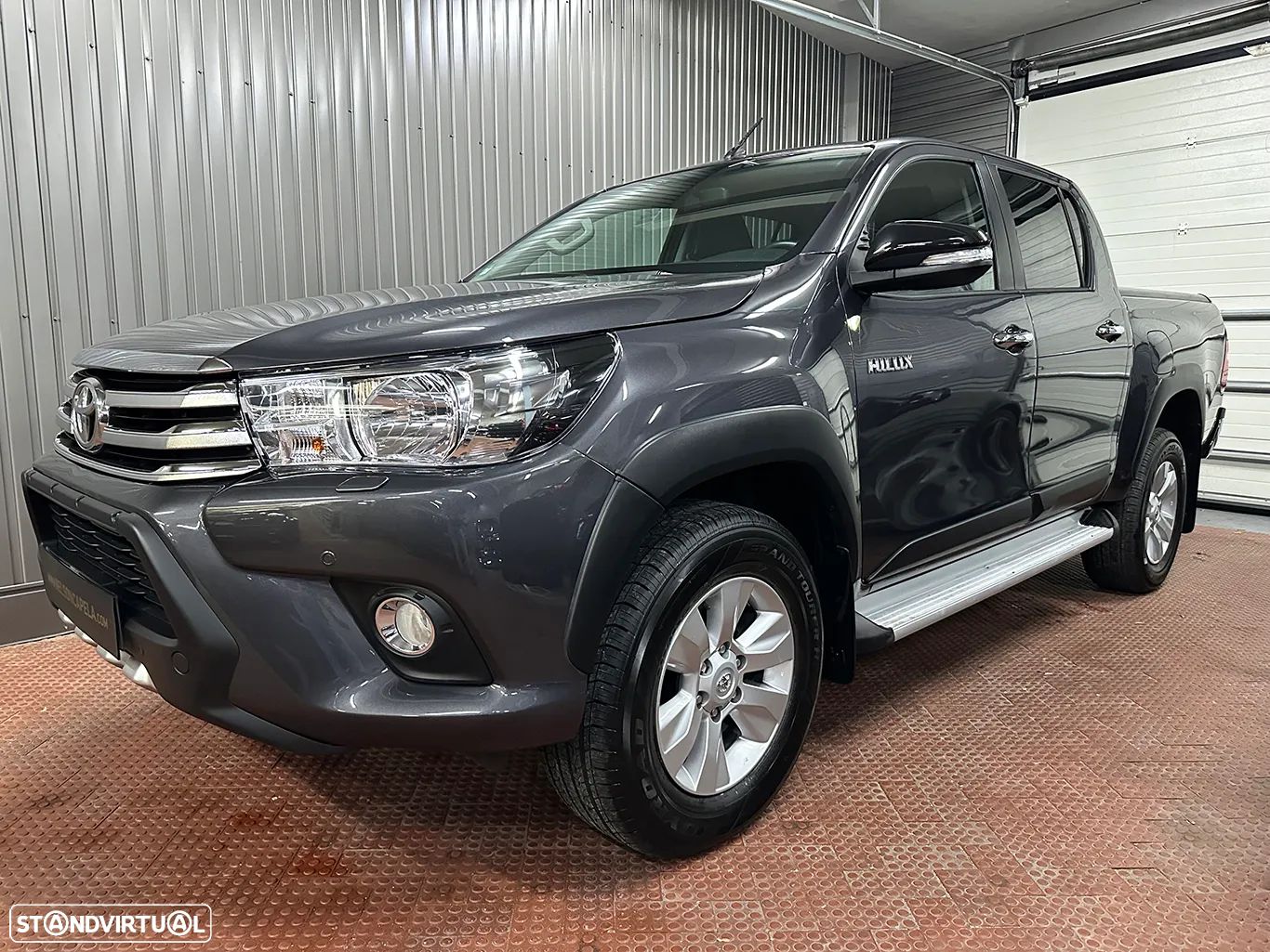 Toyota Hilux 2.4 D-4D 2WD CD Tracker - 1