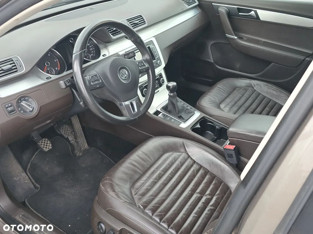 Volkswagen Passat 1.6 TDI BlueMotion Technology Highline - 8