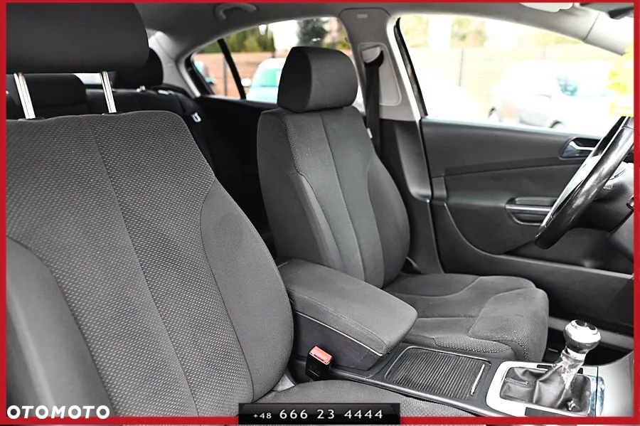 Volkswagen Passat 2.0 TDI DPF BlueMotion Technology Comfortline - 20