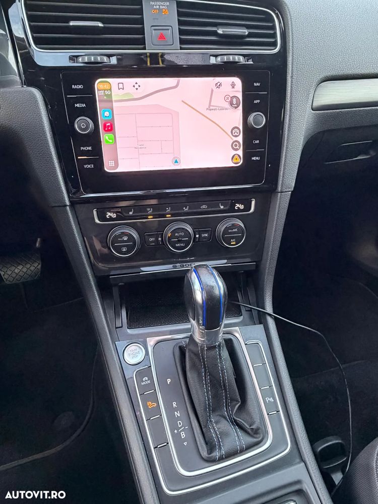 Volkswagen e-Golf - 12